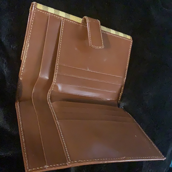 BURBERRY Peony Rose Printed Haymarket Check Coated Canvas Zip around zip… - Picture 8 of 14